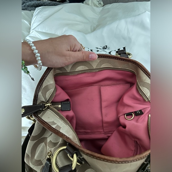 Medium sized Coach purse - Picture 11 of 11